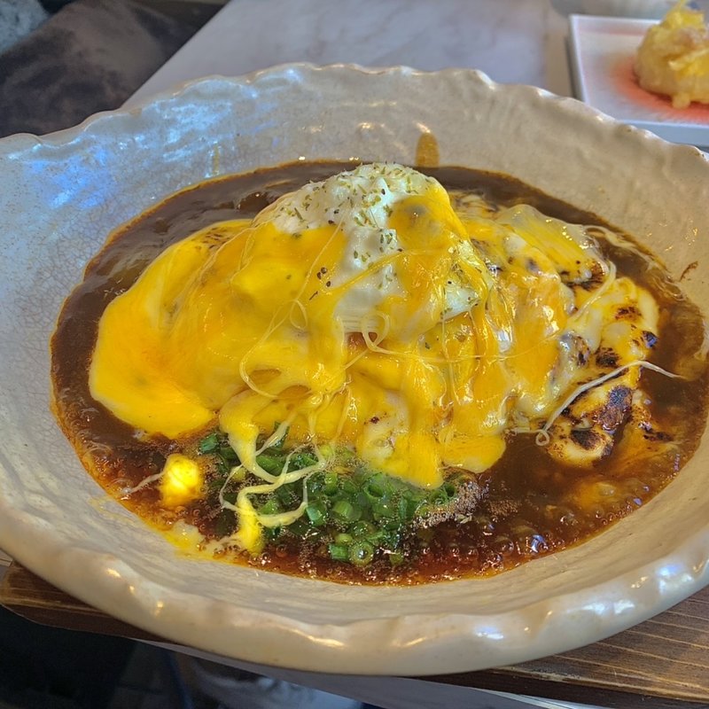 イタリア産ブッラータチーズの鍋焼きチーズオムライス(和チーズTENSAI)