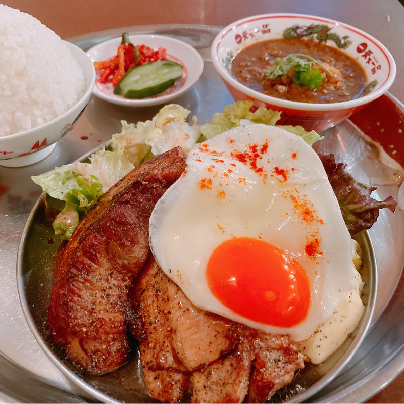 チャーシューエッグ定食(スパイスサロンバビルの塔)