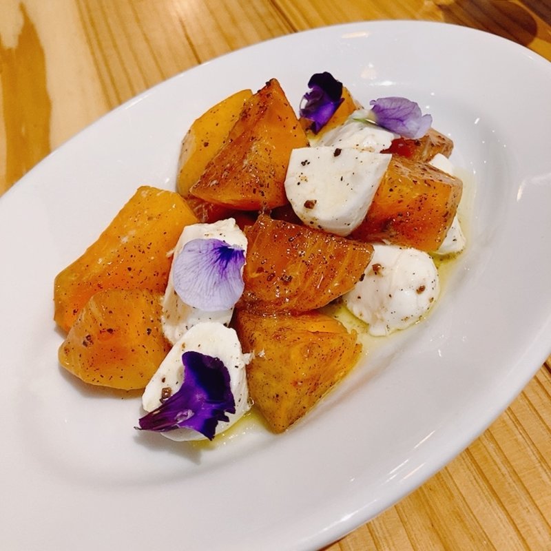 柿と水牛モッツァレラチーズのアールグレイマリネ(Mistletoe （ミスルトゥ）)