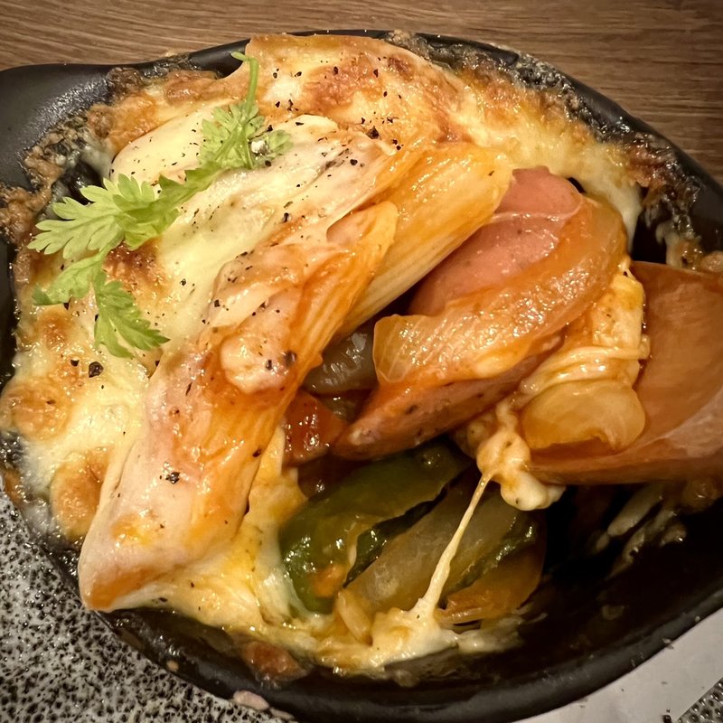 ハーブウインナーときのこDEナポリタンペンネチーズグラタン(スタンド メェ)