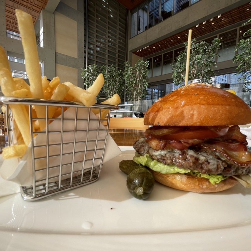 ブルーチーズ & ベーコン・バーガー(アメリカンバーアンドグリル （American Bar & Grill）)