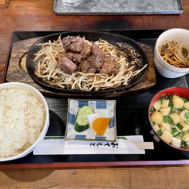 日替わり定食（サイコロステーキ）(昭和ホルモン食堂)