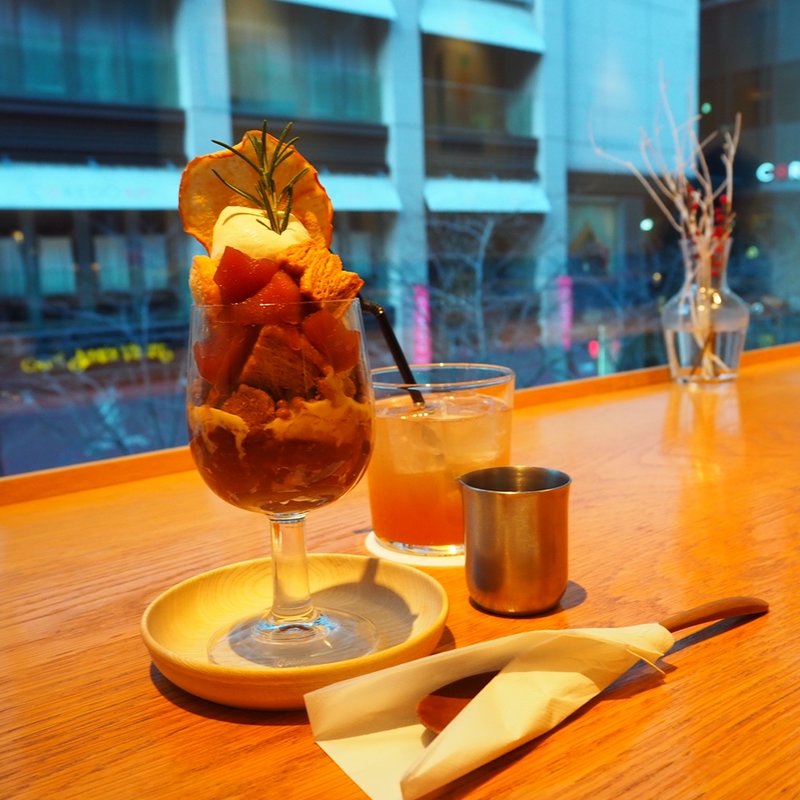 りんごとキャラメルのパフェ(DO TABELKA)