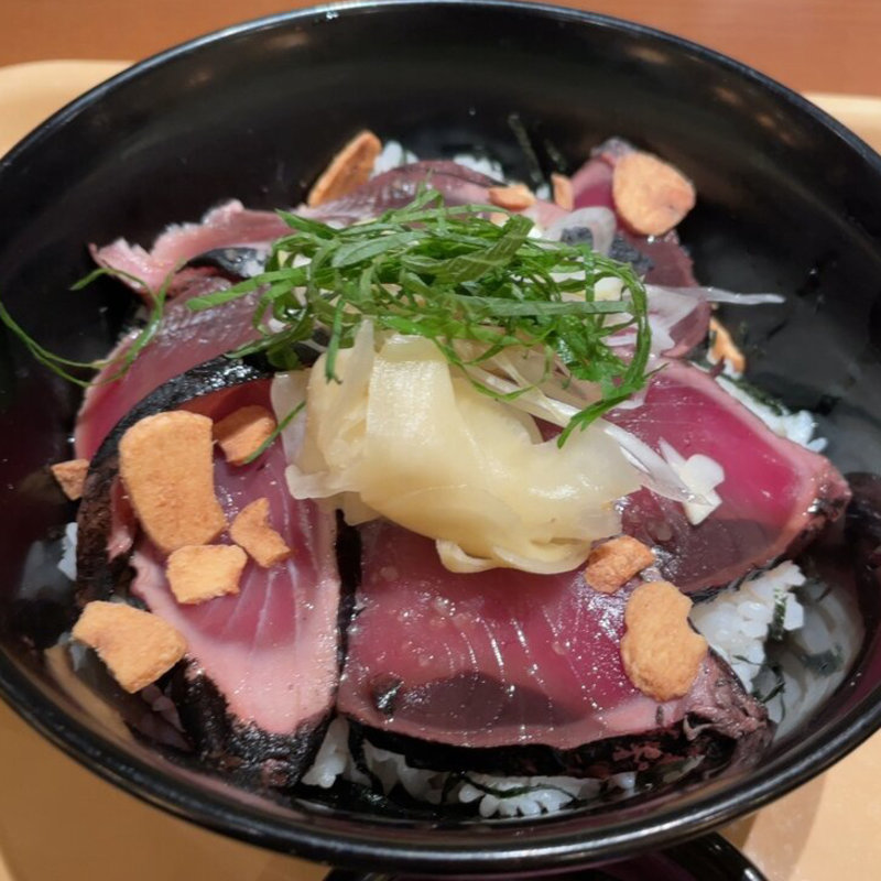 カツオのたたき丼(百代茶屋 （ひゃくだいちゃや）)