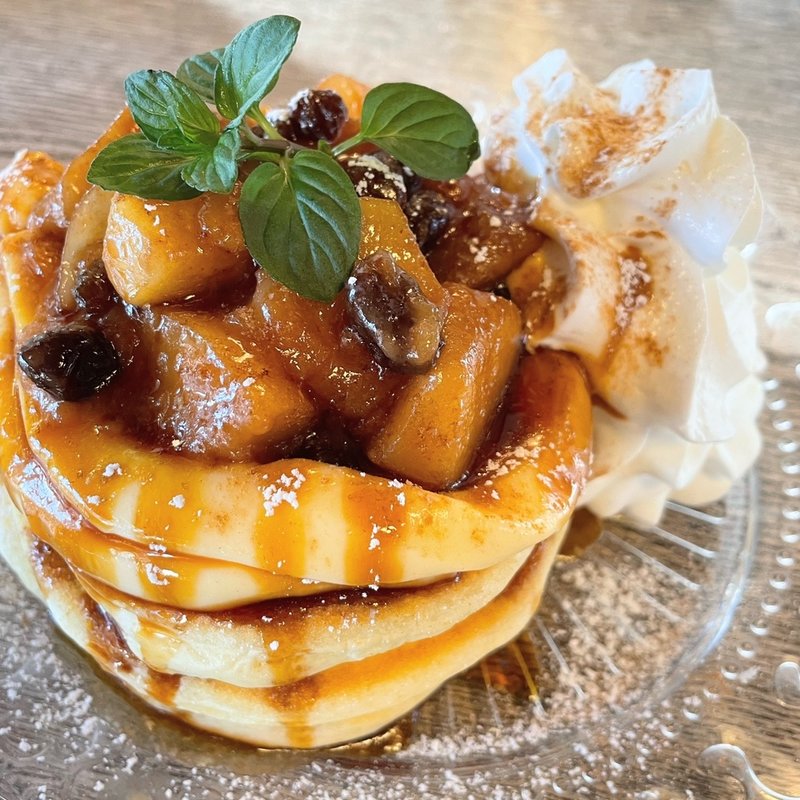 キャラメルシナモンアップルパンケーキ( カフェ 坂の下)