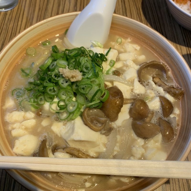 なめこと豆腐の味噌ラーメン(古民家らーめん春友流)