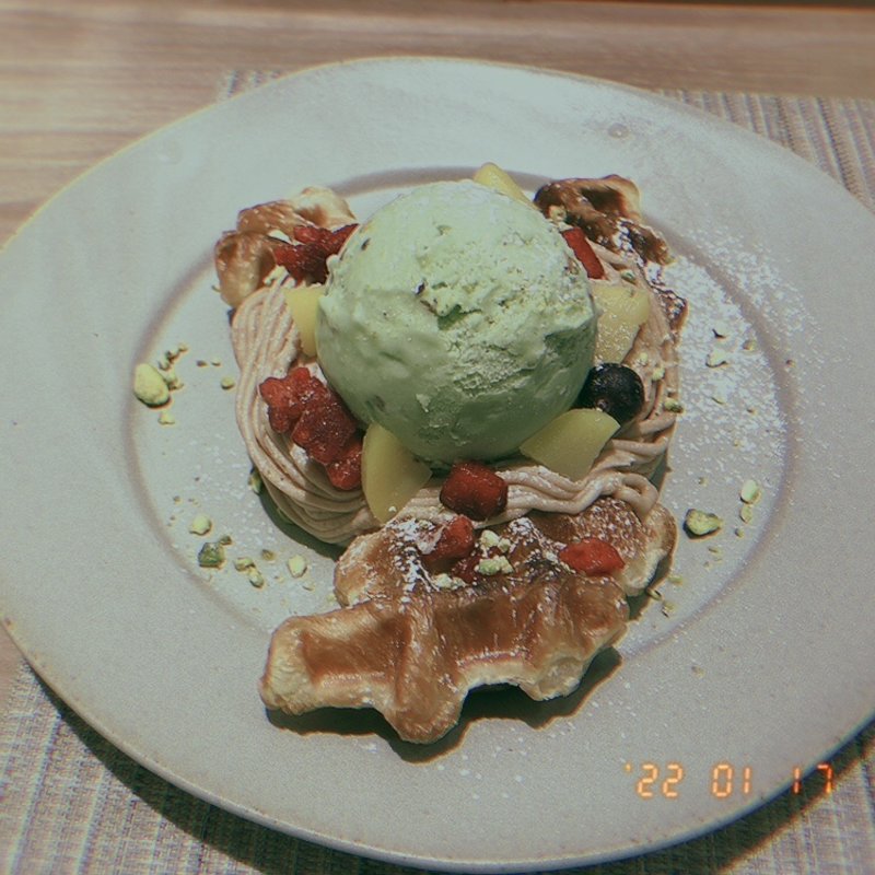 ピスタチオモンブランクロッフル(kawara CAFE&DINING KITTE博多店)