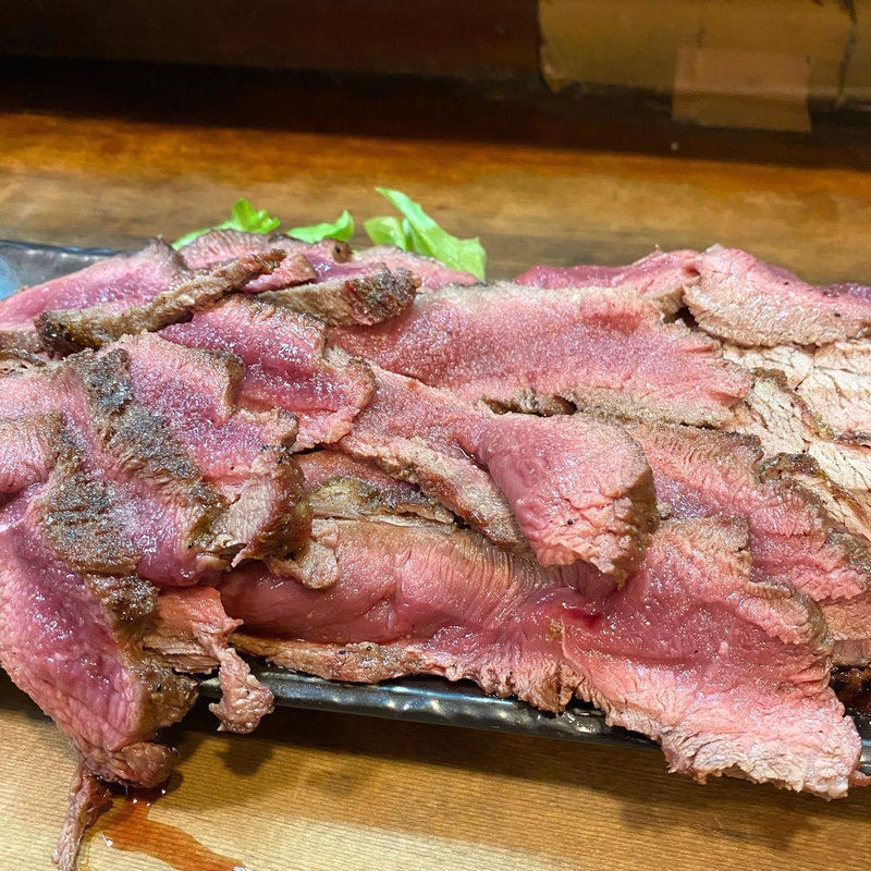 ローストビーフ(もつ焼き まるい)