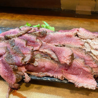 ローストビーフ(もつ焼き まるい)