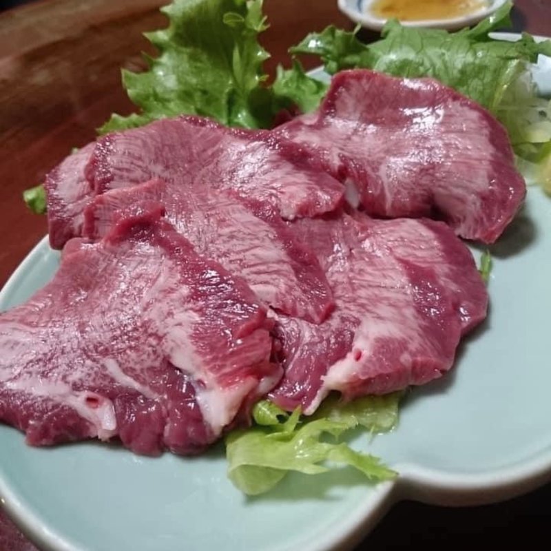 黒タン刺し(もつ焼き まるい)