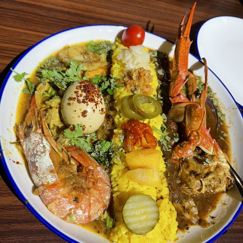 2種盛りカレー(薬膳出汁カレー時計仕掛けのスパイス)