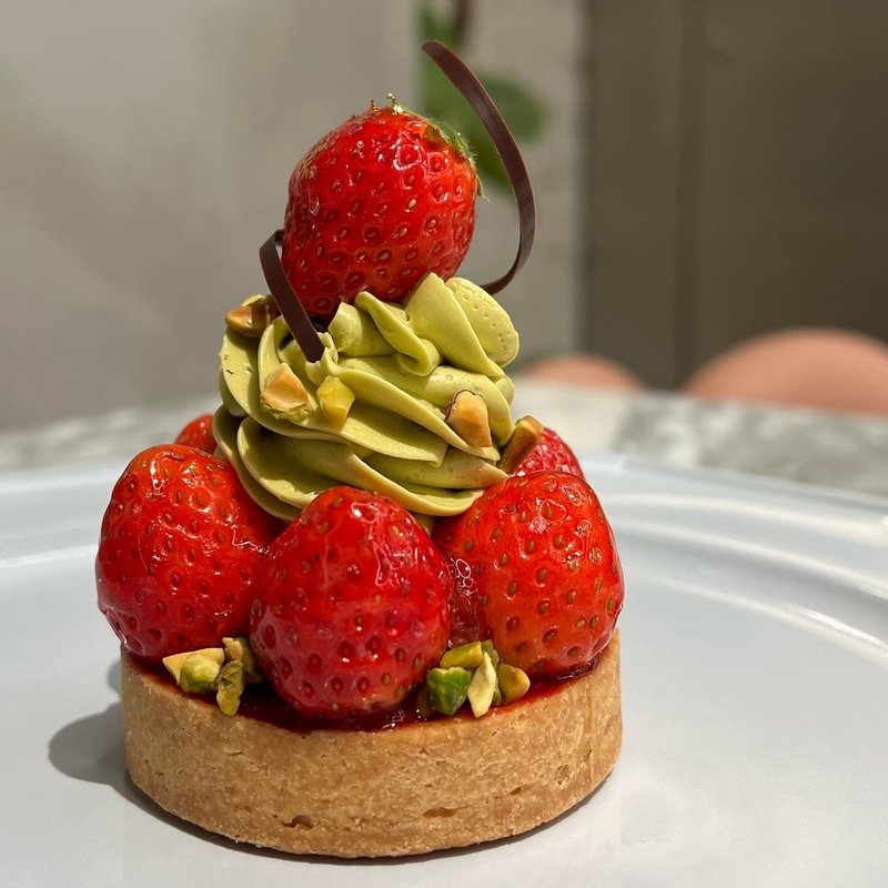 ピスタチオと完熟苺のタルト(ポアール・ド・ジュネス （POIRE de junesse）)