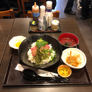 馬トロ丼 定食(肉もつ屋 神坊)