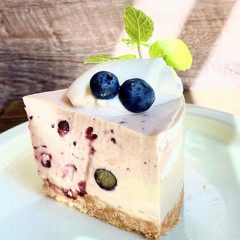 フレッシュブルーベリーとカシスのチーズケーキ(elm green coffee)