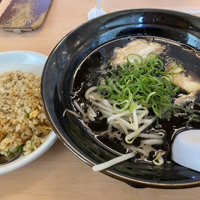 黒ラーメンと炒飯(威風堂々 松橋店 )
