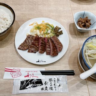 牛タン定食(牛タン炭焼　利久)