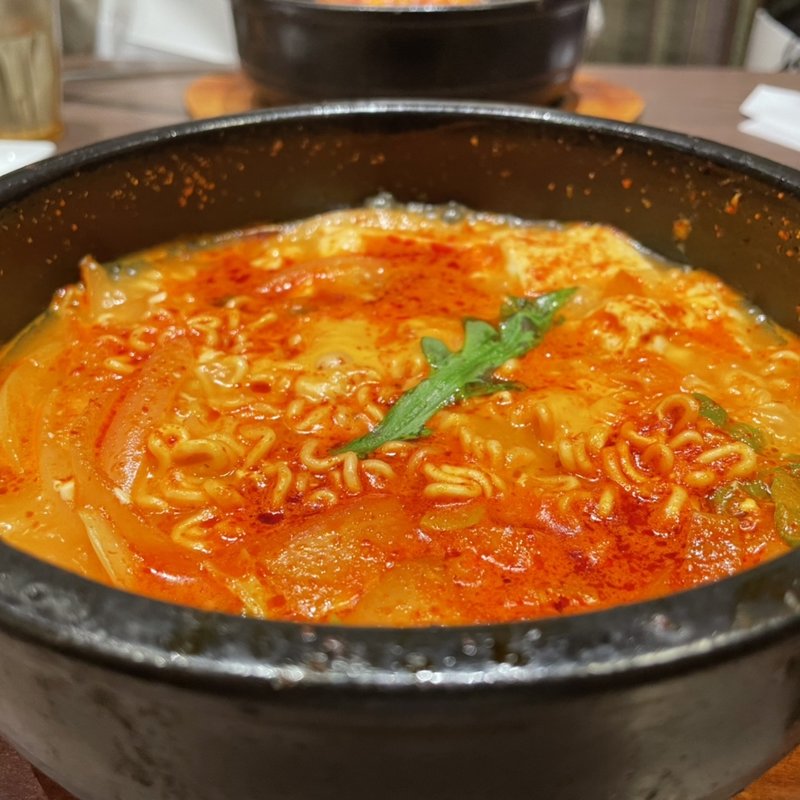 ラーメンスンドヴゥ(韓国料理 bibim')