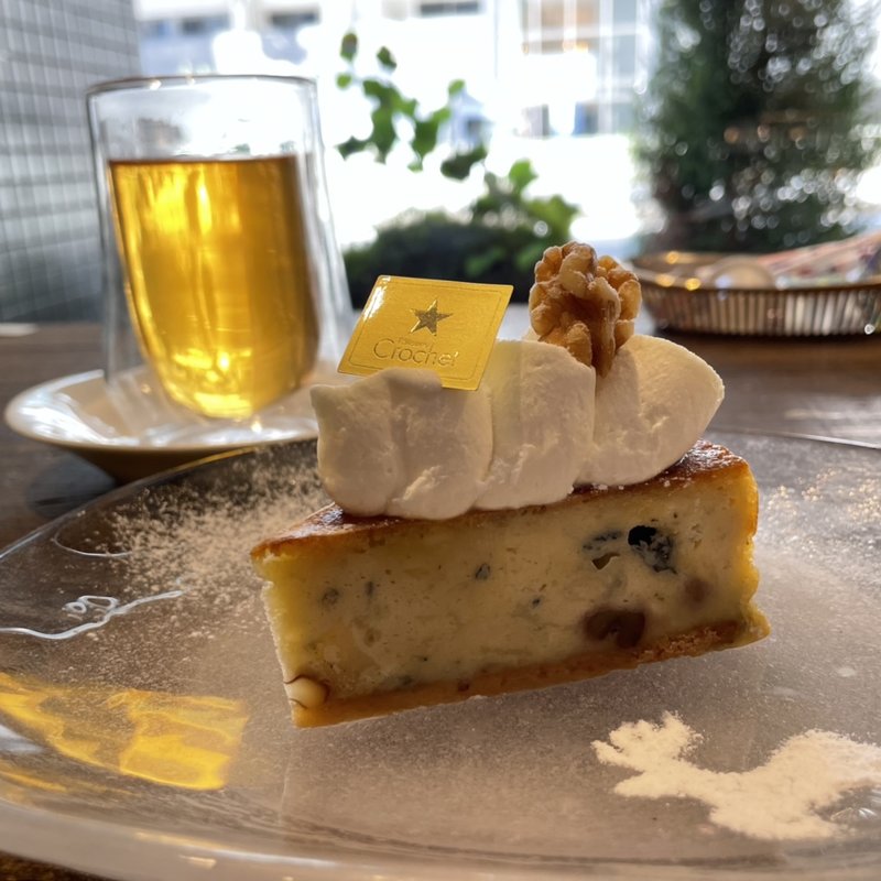 ゴルゴンゾーラチーズケーキ、ルイボスティー(パティスリークロシェ)