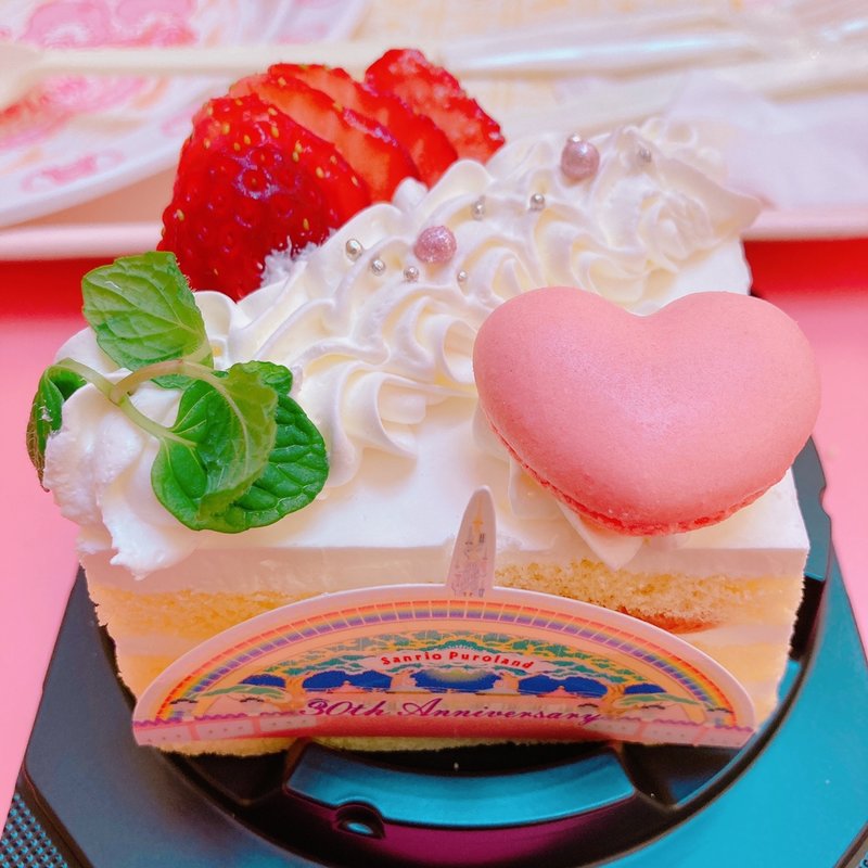 30周年アニバーサリー ハートフルケーキ(サンリオピューロランド)