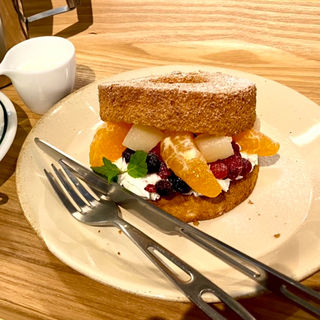 フルーツサンドケーキ(アイダウィズカフェ 神戸 )
