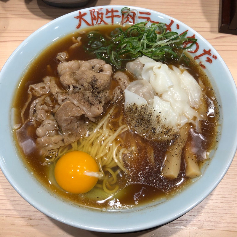 肉盛り醤油ラーメン(大阪牛肉ラーメン わだ 南海難波本店)