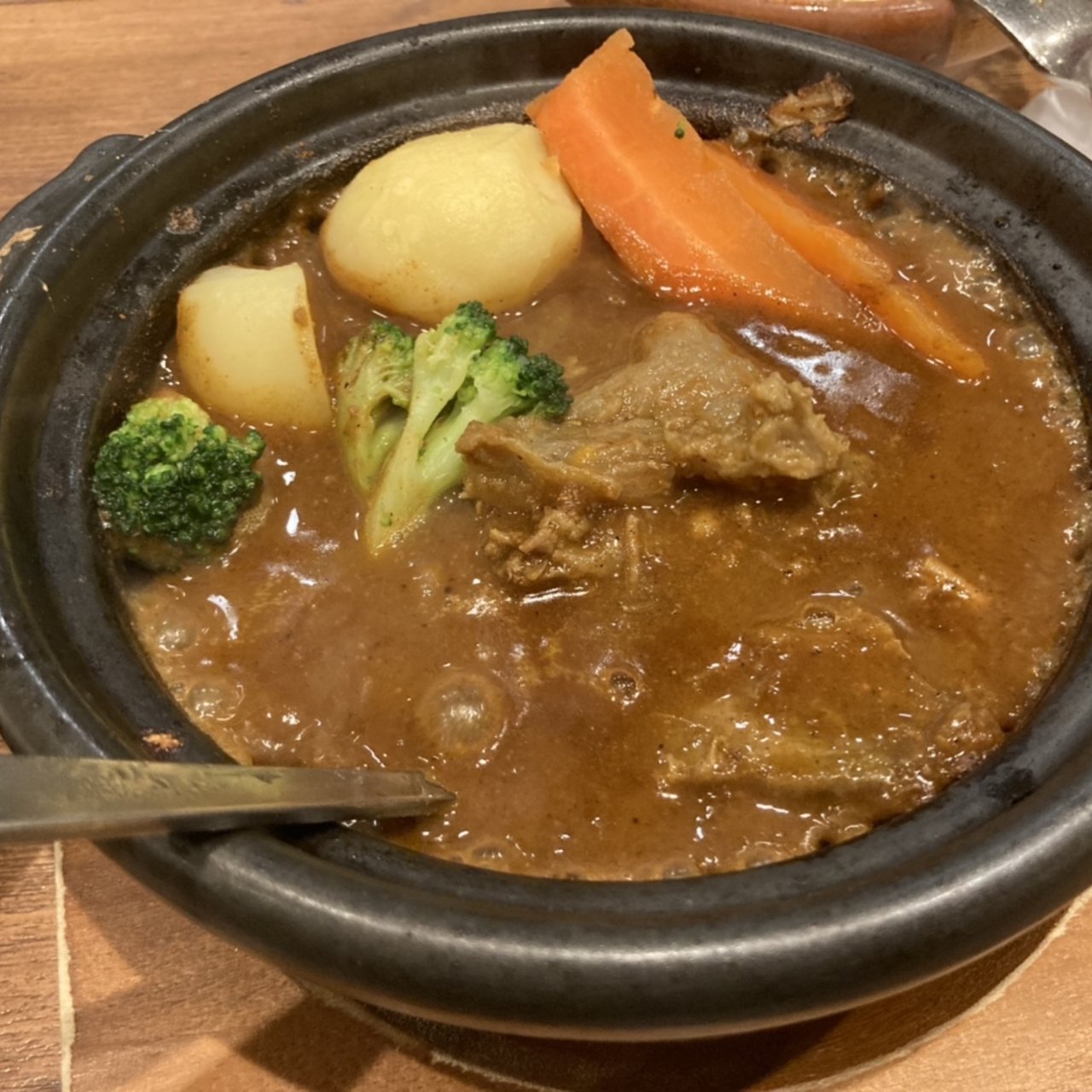 tokyohot 945 肉2倍牛すじ煮込みカレー(ホットスプーン 西新宿店（Hot Spoon）)の口コミ一覧 | おいしい！が増えるグルメアプリ「SARAH」