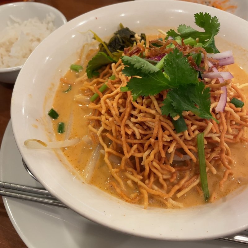 あげめんカレーヌードルランチ(にんにくやマナオ )