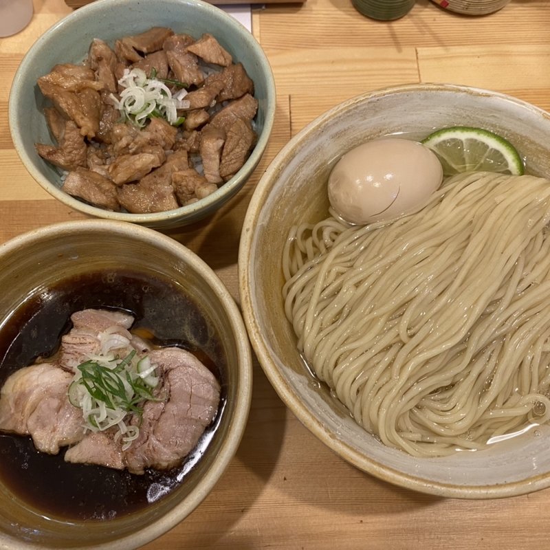 鰹昆布出汁味玉醤油つけ麺(迂直 （ウチョク） )