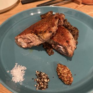仏産ホロホロ鶏モモ肉のコンフィ(BISTRO TSUNORI)