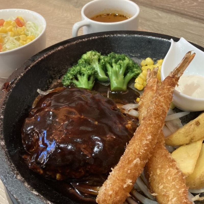 ハンバーグ&海老フライ(ハンバーグ＆トンテキ グリレッタ布施店)