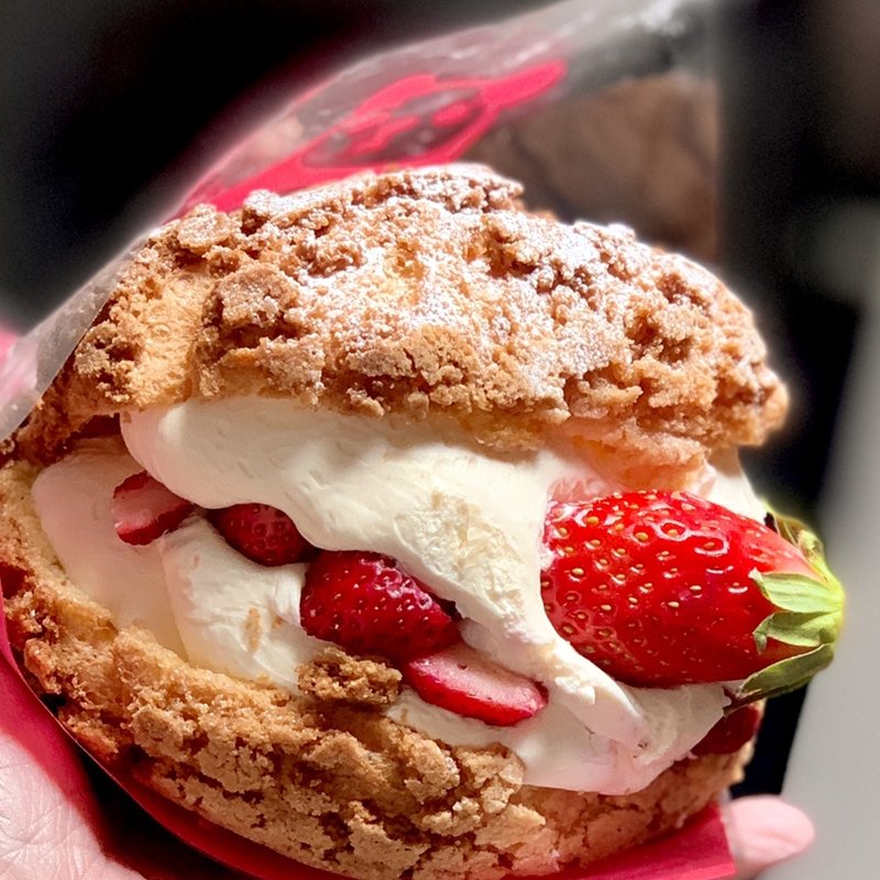 ストロベリーシュークリーム(ストロベリーハンティング)