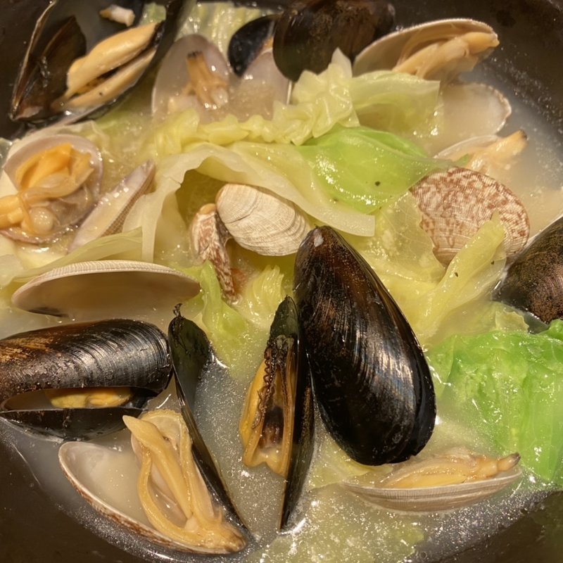 あさりとムール貝のキャベツ酒蒸し(鐵の家 （てつのや）)