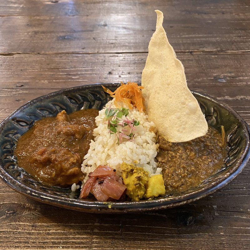 ごろっとチキンとキーマのあいがけカレー(こっそりカレー)