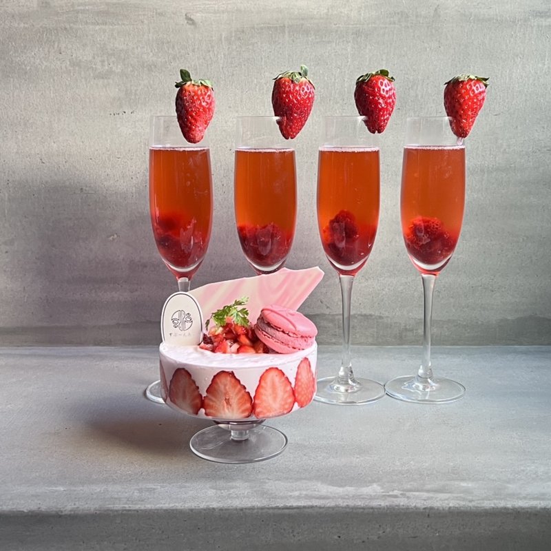 ストロベリーパフェ(かきごおらん×すふーんみー)