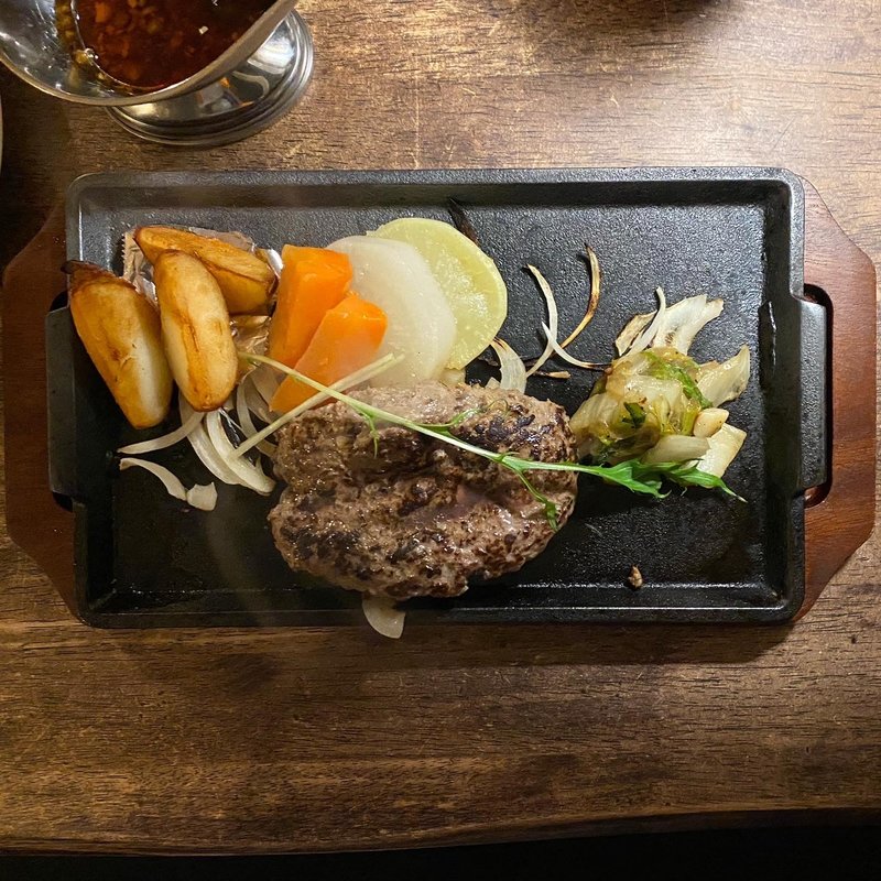 ビーフハンバーグ（180g）(炭焼きハンバーグあらかると)