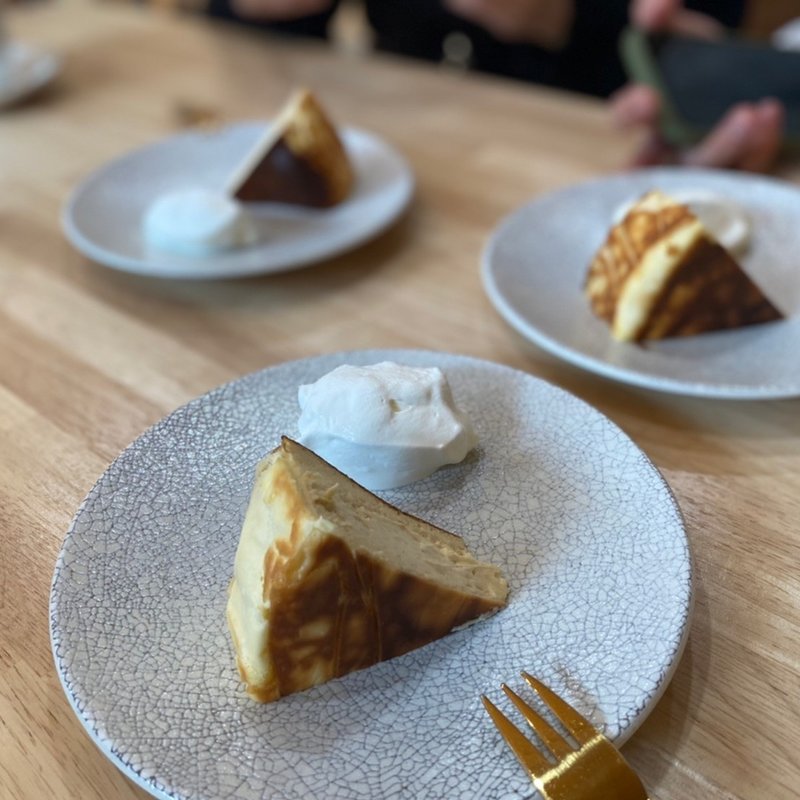 バスクチーズケーキ(ひらく)