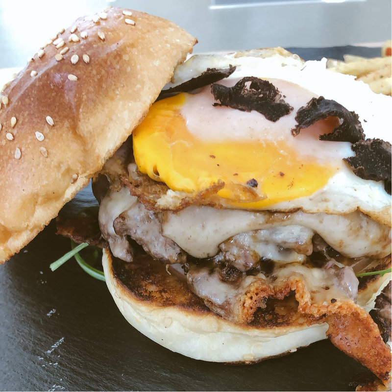 神戸牛"GENKAi"チーズバーガー(GENKAI BURGER)