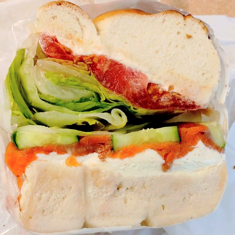 サーモンとクリームチーズのベーグルサンド(マルイチベーグル （MARUICHI BAGEL）)