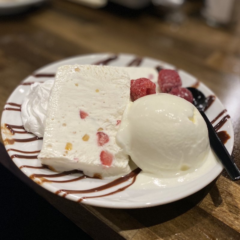 フルーツとナッツのアイスチーズケーキ(肉のよいち 津島店)