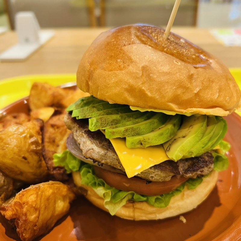 アボカドチーズバーガー(ヴィレッジヴァンガードダイナーイオンモール幕張新都心店)