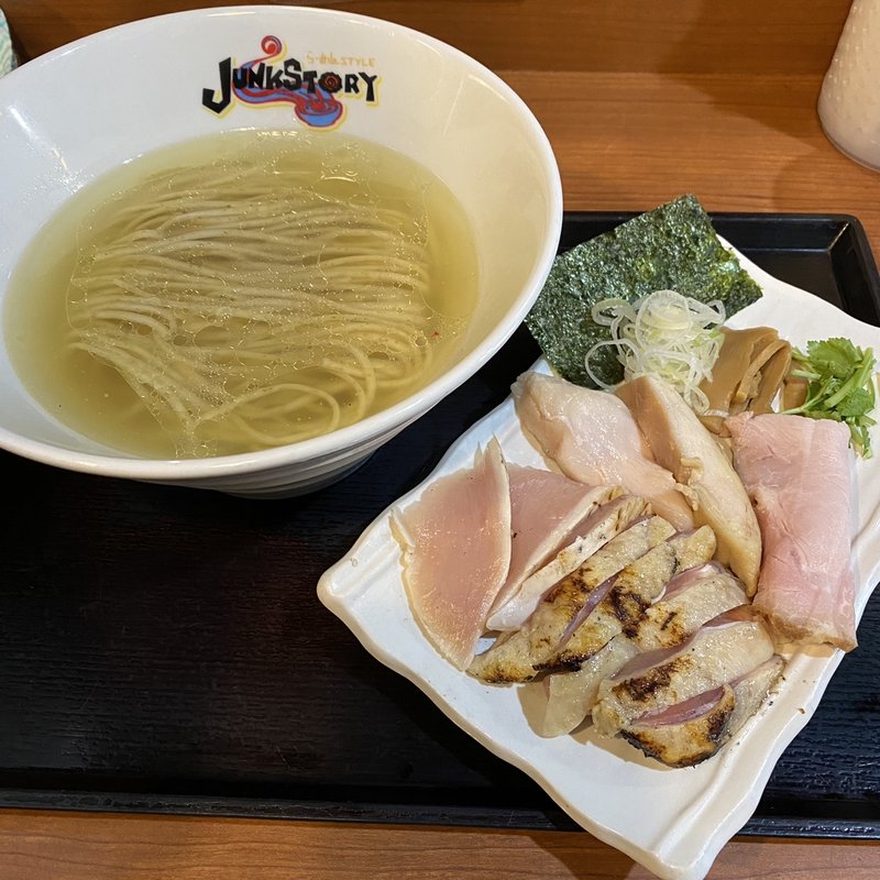 塩のキラメキ 店主ver.焼ハモ出汁と地鶏のタタキのせ〜(らーめんstyle JUNK STORY （ラーメンスタイルジャンクストーリー）)