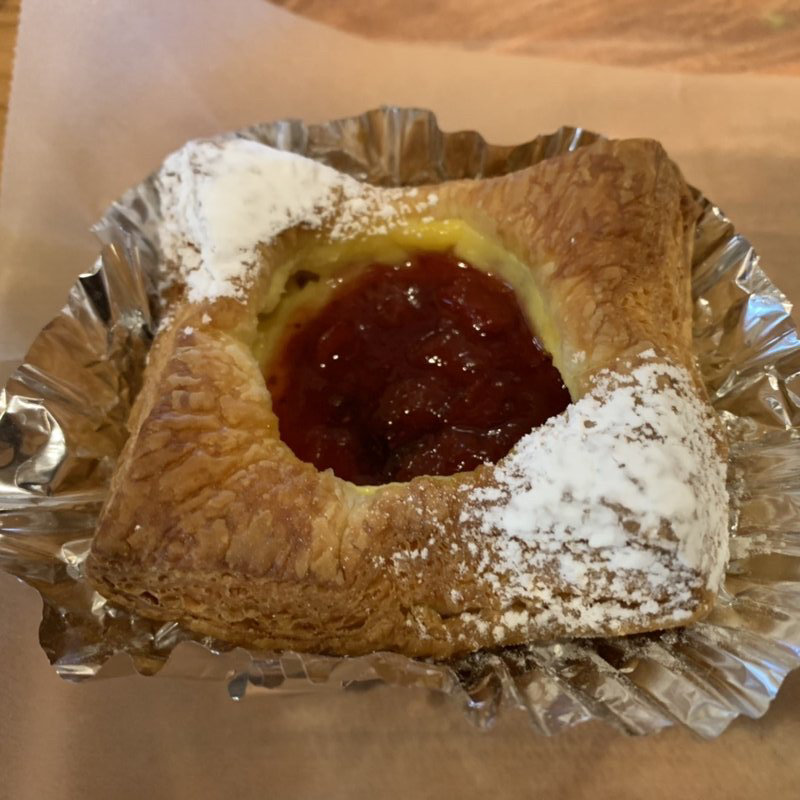 いちごソースとカスタードデニッシュ(かせやCAFE （カセヤカフェ）)