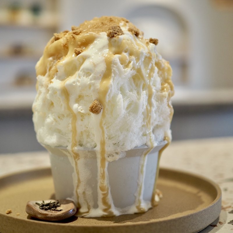 りんごのバタースコッチ仕立て〜紅茶ジュレ入り〜(山ト氷)