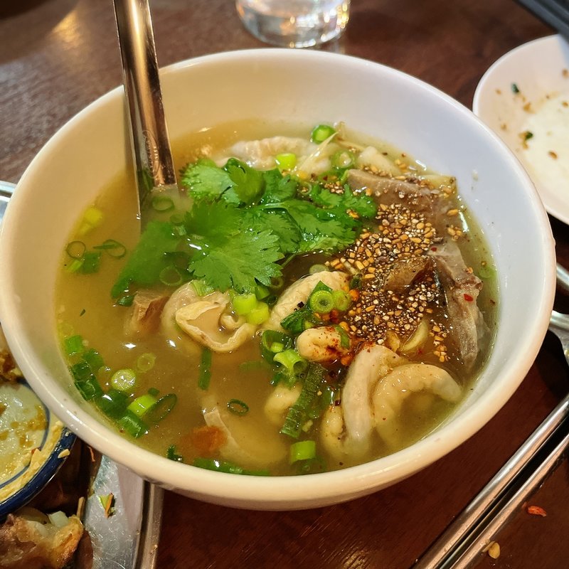 モツの透明なトムヤム(タイ東北モーラム酒店)