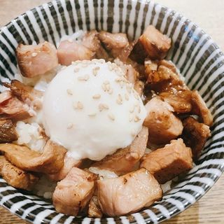 チャーシュー丼(麺壁九年)