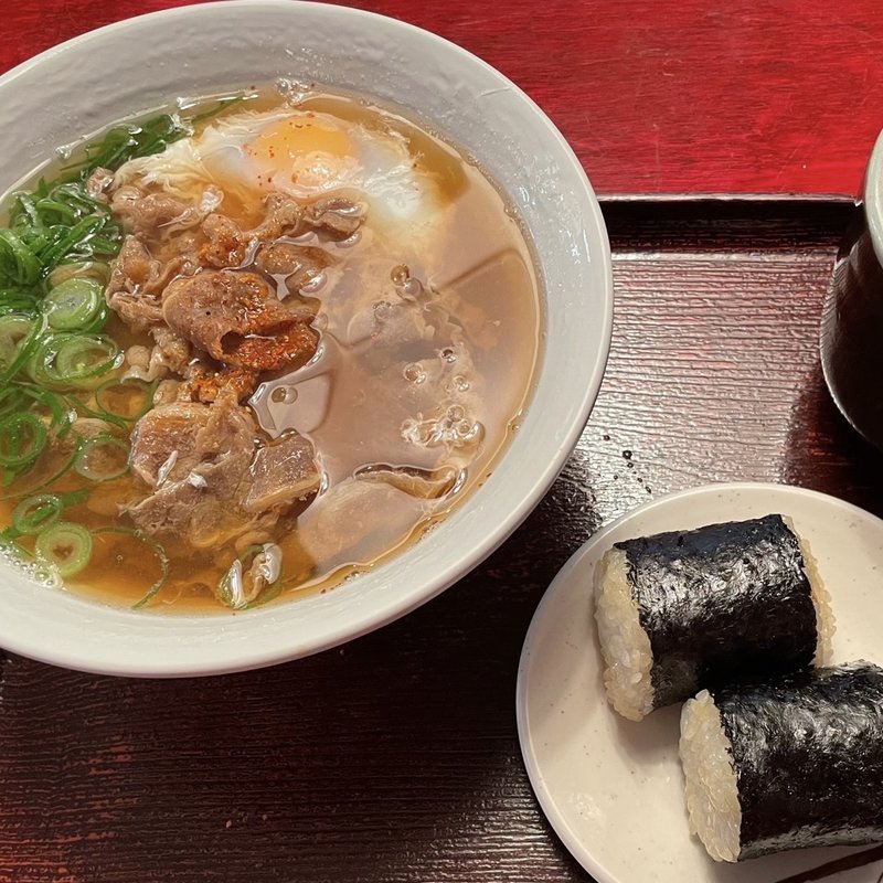 かけうどん（肉・生卵トッピング）俵むすび2個(むさし 宝町店 )