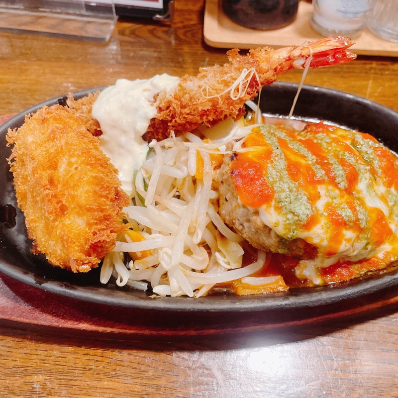 モッツアレラチーズのハンバーグ&シーフードフライ(ぶどう亭 )