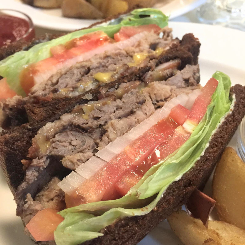 コンビーフ&パティメルトサンドウィッチ(ベーカーバウンス)