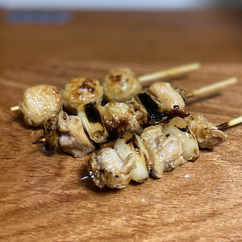 手羽にんにく串、ひなねぎ串、つくね串(日本一 ヨシヅヤ津島本店)
