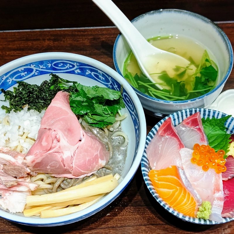 煮干し油そば(寿製麺よしかわ 西台駅前店)